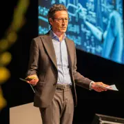 Keynote Speaker Georges T. Roos: Zukunftsforscher wagt mit Ihnen einen Blick in die zukünftige Entwicklung von Wirtschaft, Arbeitswelt und Gesellschaft